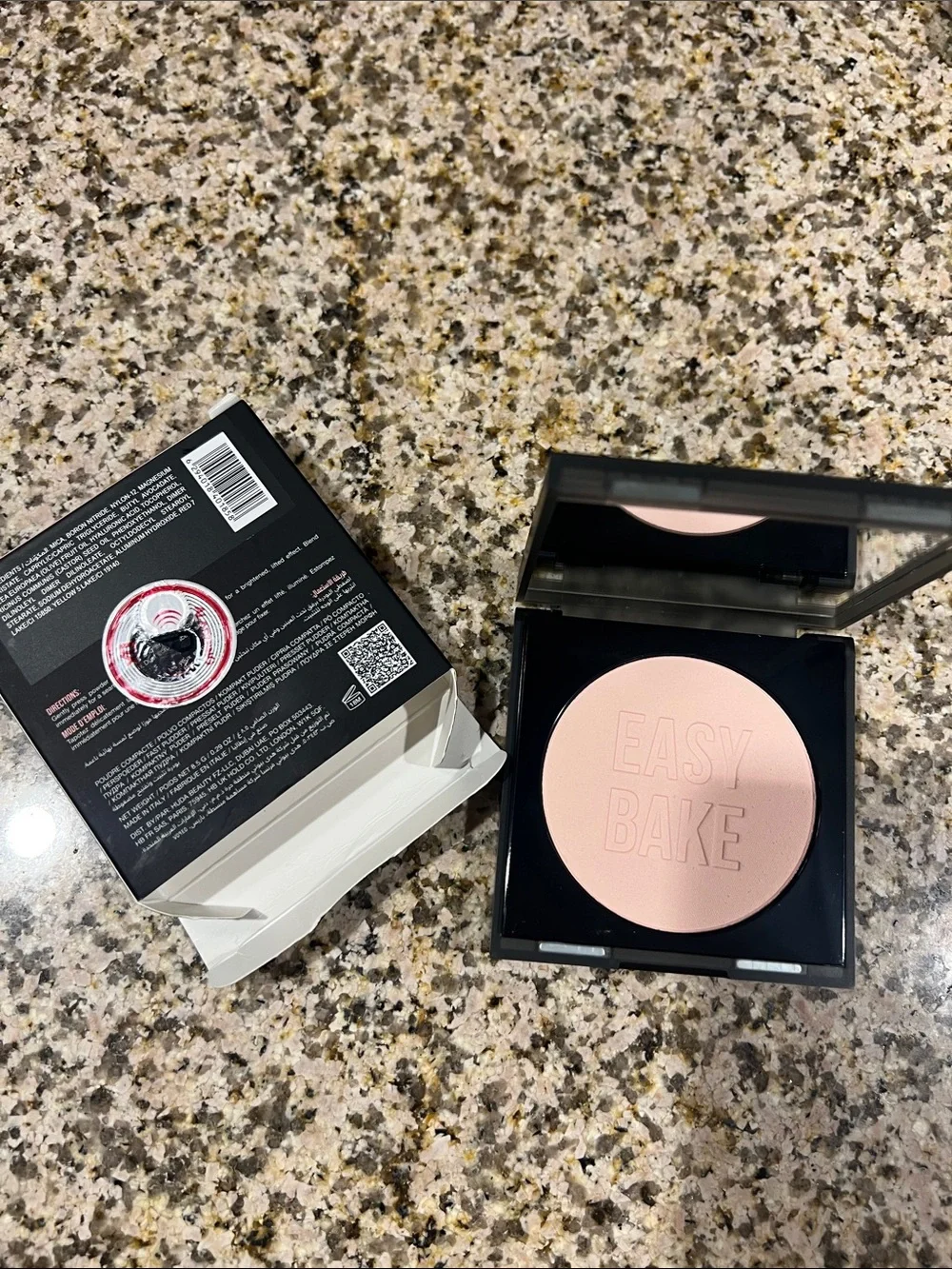 HUDA BEAUTY Easy Bake Pressed Setting Powder - Pale Pink